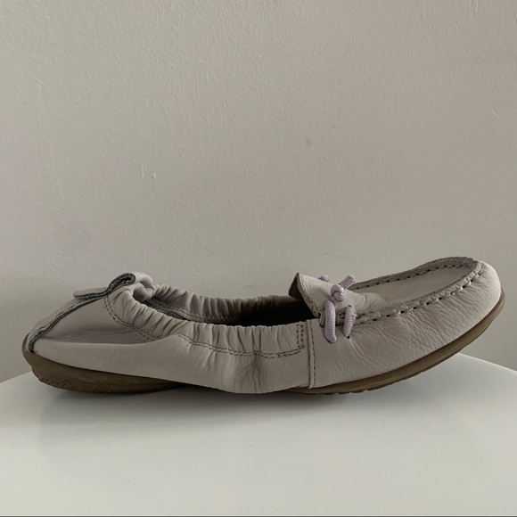 Hush Puppies - Light Grey Leather Stretch Loafers - Size 8M - Picture 5 of 13